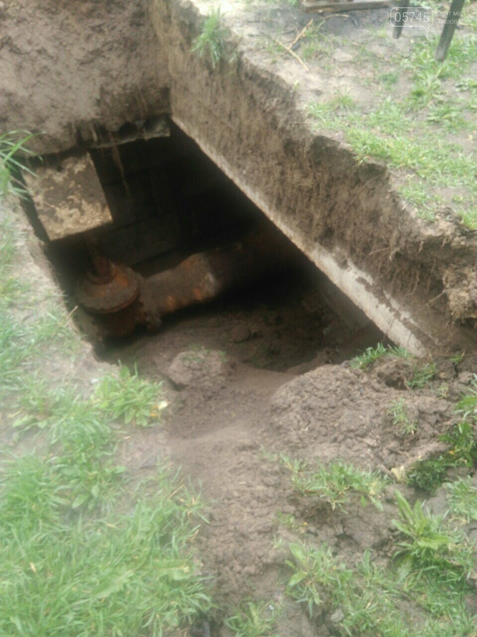 В Лозовой обвалилась часть перекрытия коммуникаций , фото-1 В Лозовой обвалилась часть перекрытия коммуникаций , фото-1