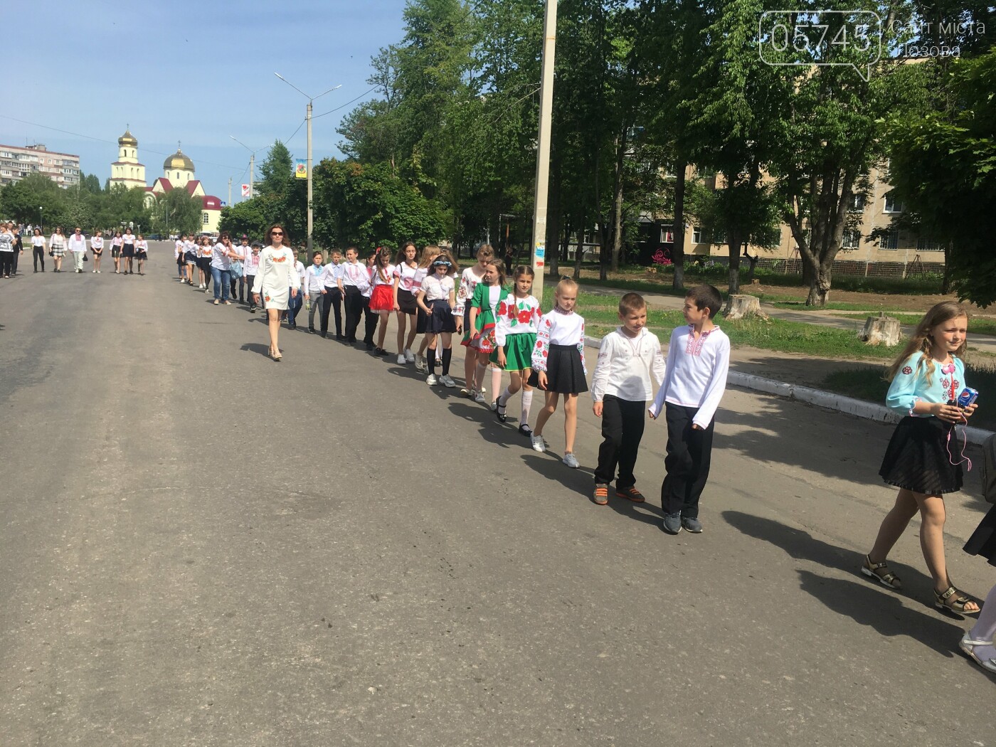 Ко Дню вышиванки лозовчане устроили масштабную акцию "Укра..., фото-8 Ко Дню вышиванки лозовчане устроили масштабную акцию "Україна вишивана", фото-8