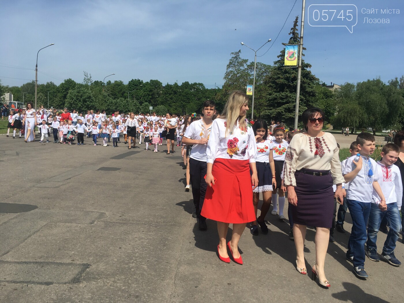 Ко Дню вышиванки лозовчане устроили масштабную акцию "Укра..., фото-24 Ко Дню вышиванки лозовчане устроили масштабную акцию "Україна вишивана", фото-24