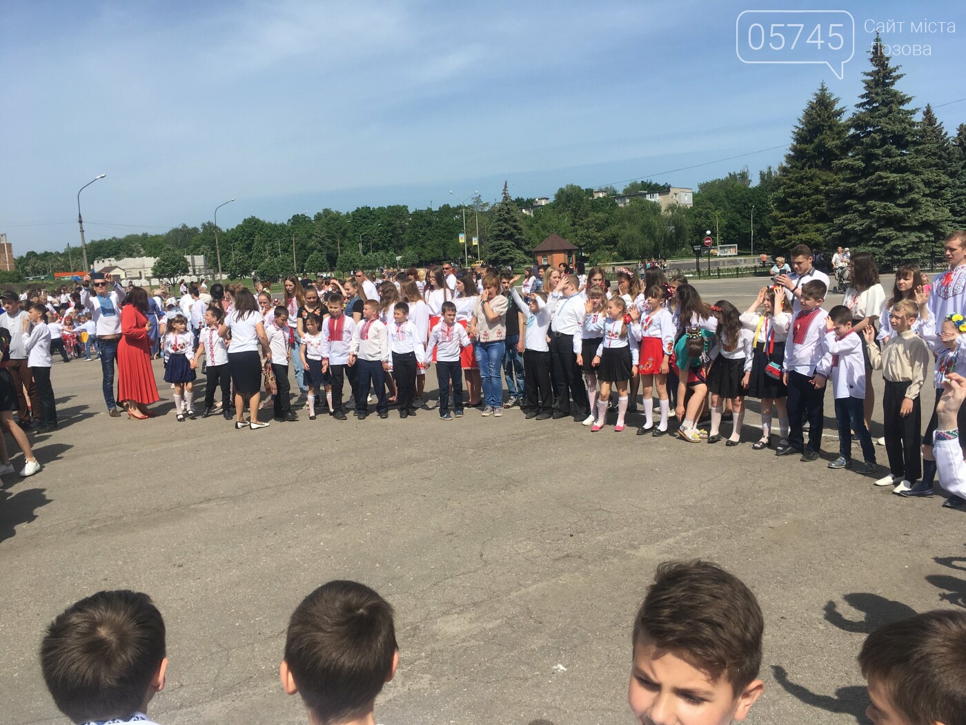 Ко Дню вышиванки лозовчане устроили масштабную акцию "Укра..., фото-26 Ко Дню вышиванки лозовчане устроили масштабную акцию "Україна вишивана", фото-26