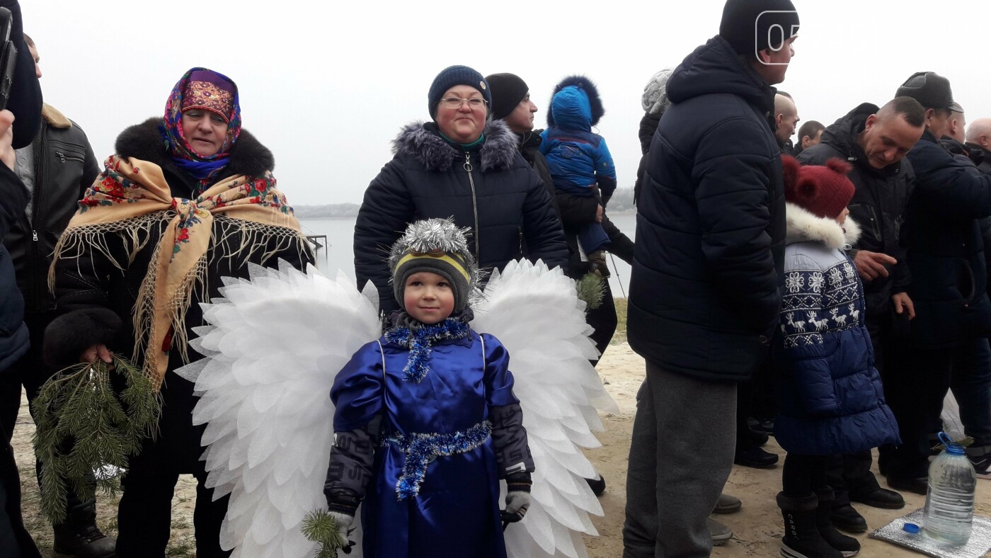 Святили воду и купались: лозовчане отметили праздник Креще..., фото-18 Святили воду и купались: лозовчане отметили праздник Крещения (Фото), фото-18