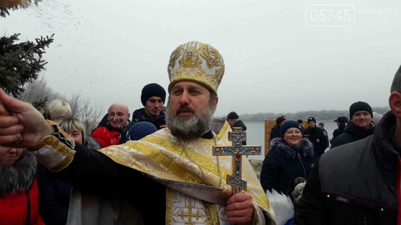Святили воду и купались: лозовчане отметили праздник Креще..., фото-19 Святили воду и купались: лозовчане отметили праздник Крещения (Фото), фото-19