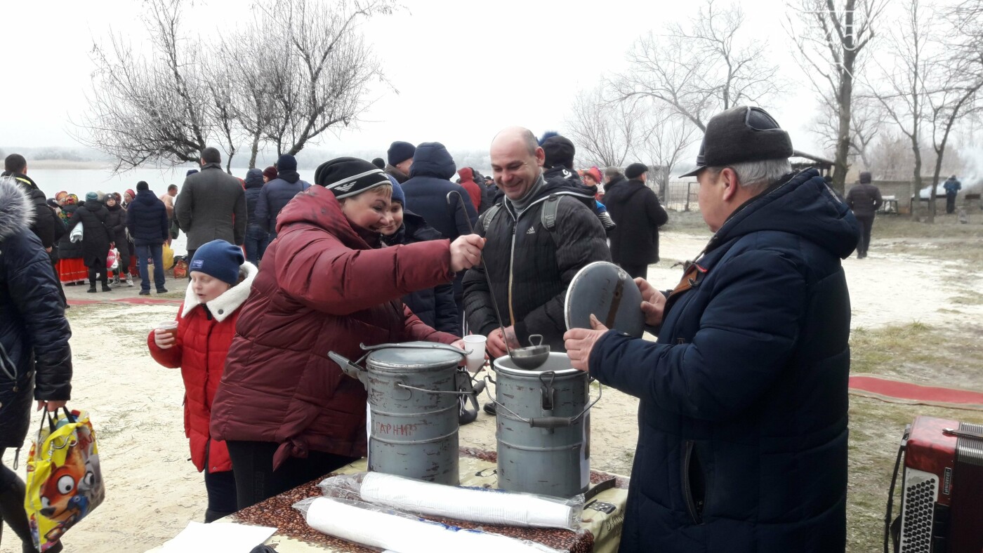 Святили воду и купались: лозовчане отметили праздник Креще..., фото-29 Святили воду и купались: лозовчане отметили праздник Крещения (Фото), фото-29