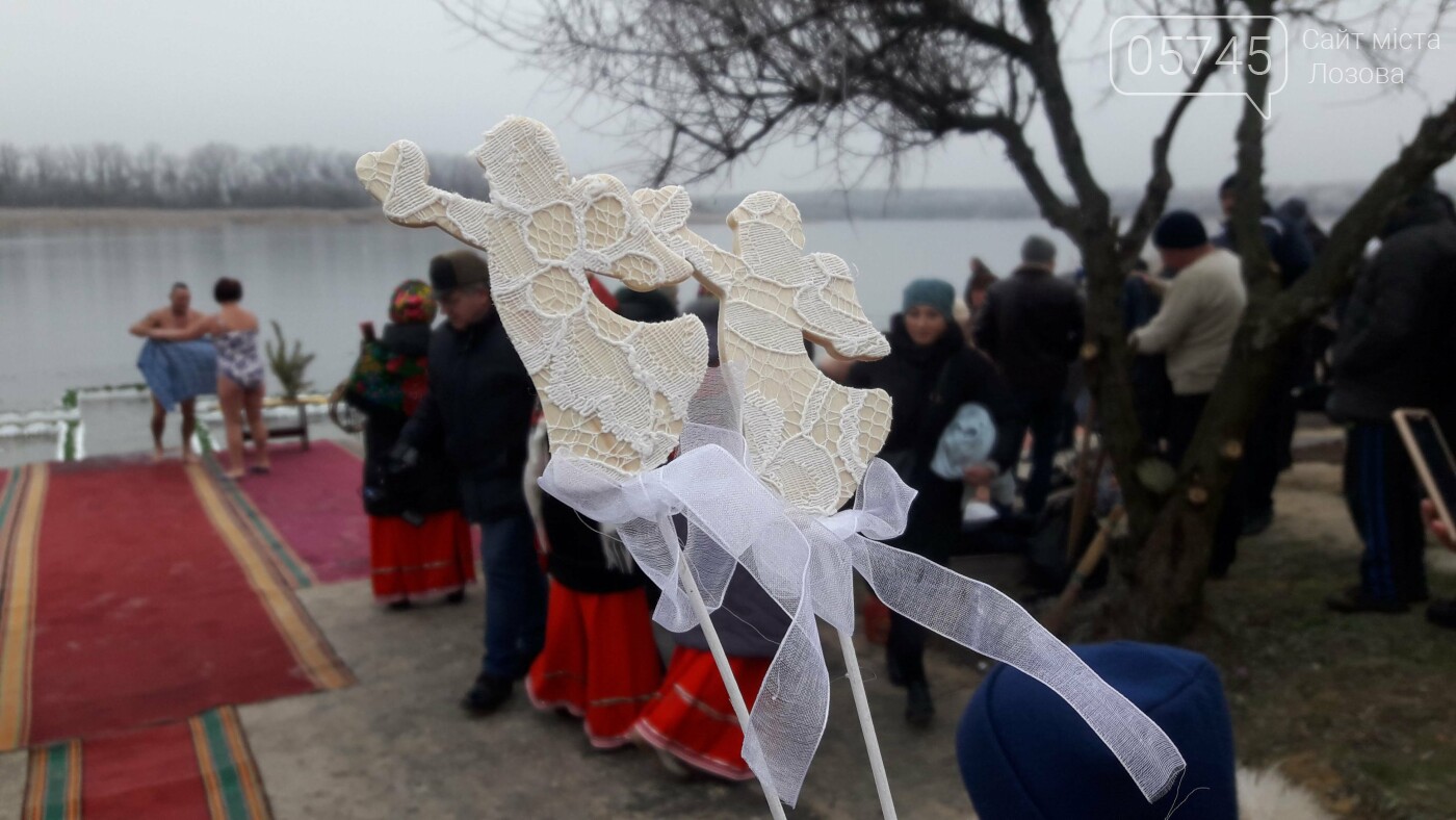 Святили воду и купались: лозовчане отметили праздник Креще..., фото-22 Святили воду и купались: лозовчане отметили праздник Крещения (Фото), фото-22