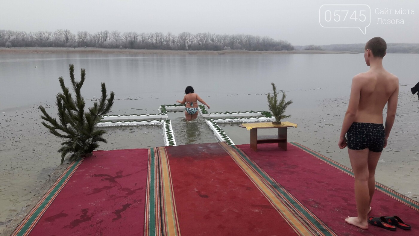 Святили воду и купались: лозовчане отметили праздник Креще..., фото-24 Святили воду и купались: лозовчане отметили праздник Крещения (Фото), фото-24