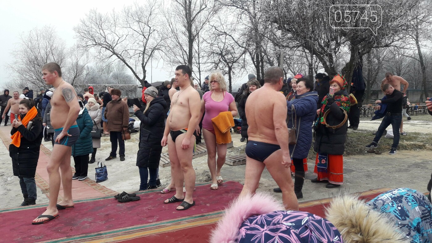 Святили воду и купались: лозовчане отметили праздник Креще..., фото-25 Святили воду и купались: лозовчане отметили праздник Крещения (Фото), фото-25