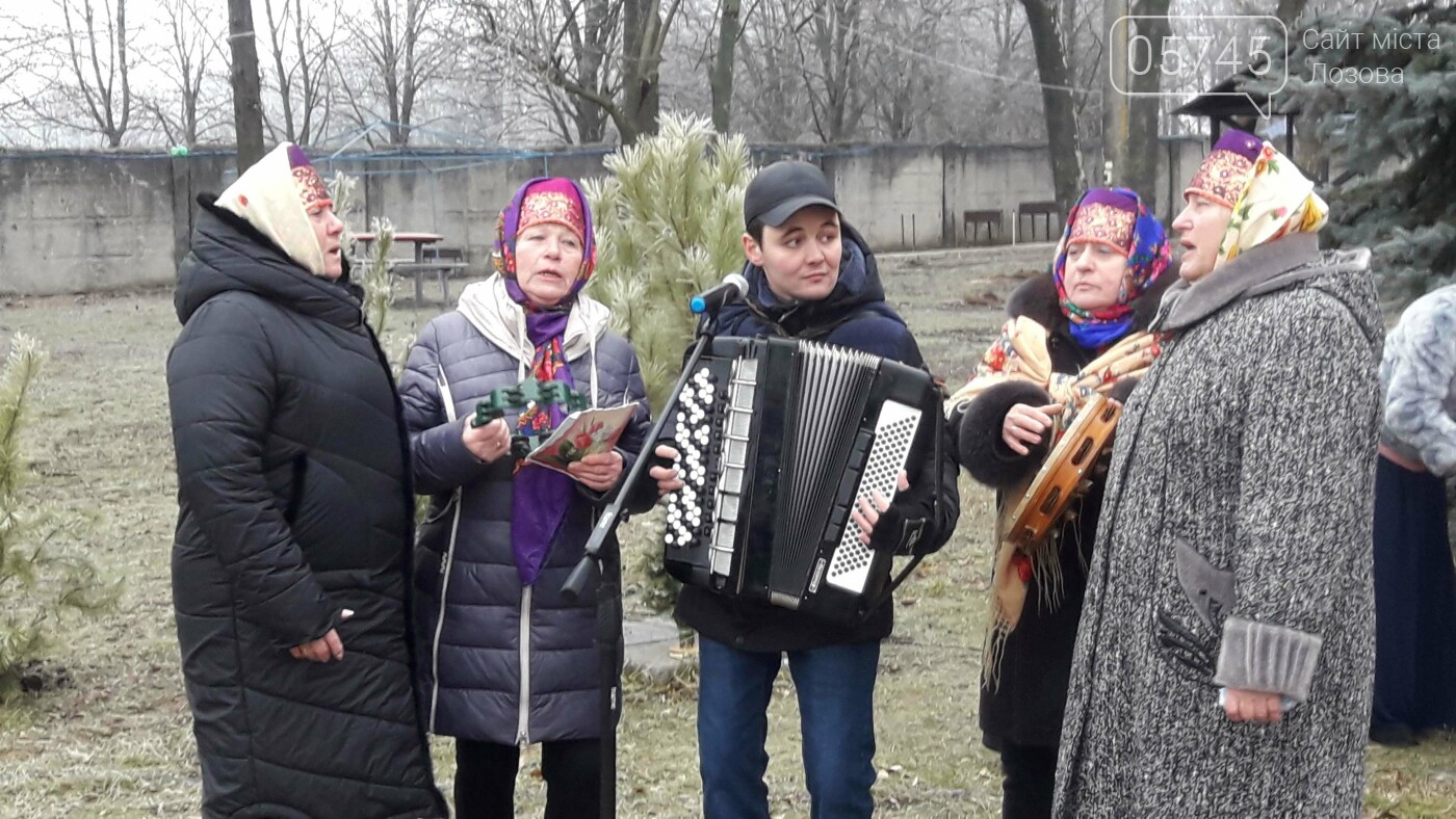 Святили воду и купались: лозовчане отметили праздник Креще..., фото-21 Святили воду и купались: лозовчане отметили праздник Крещения (Фото), фото-21