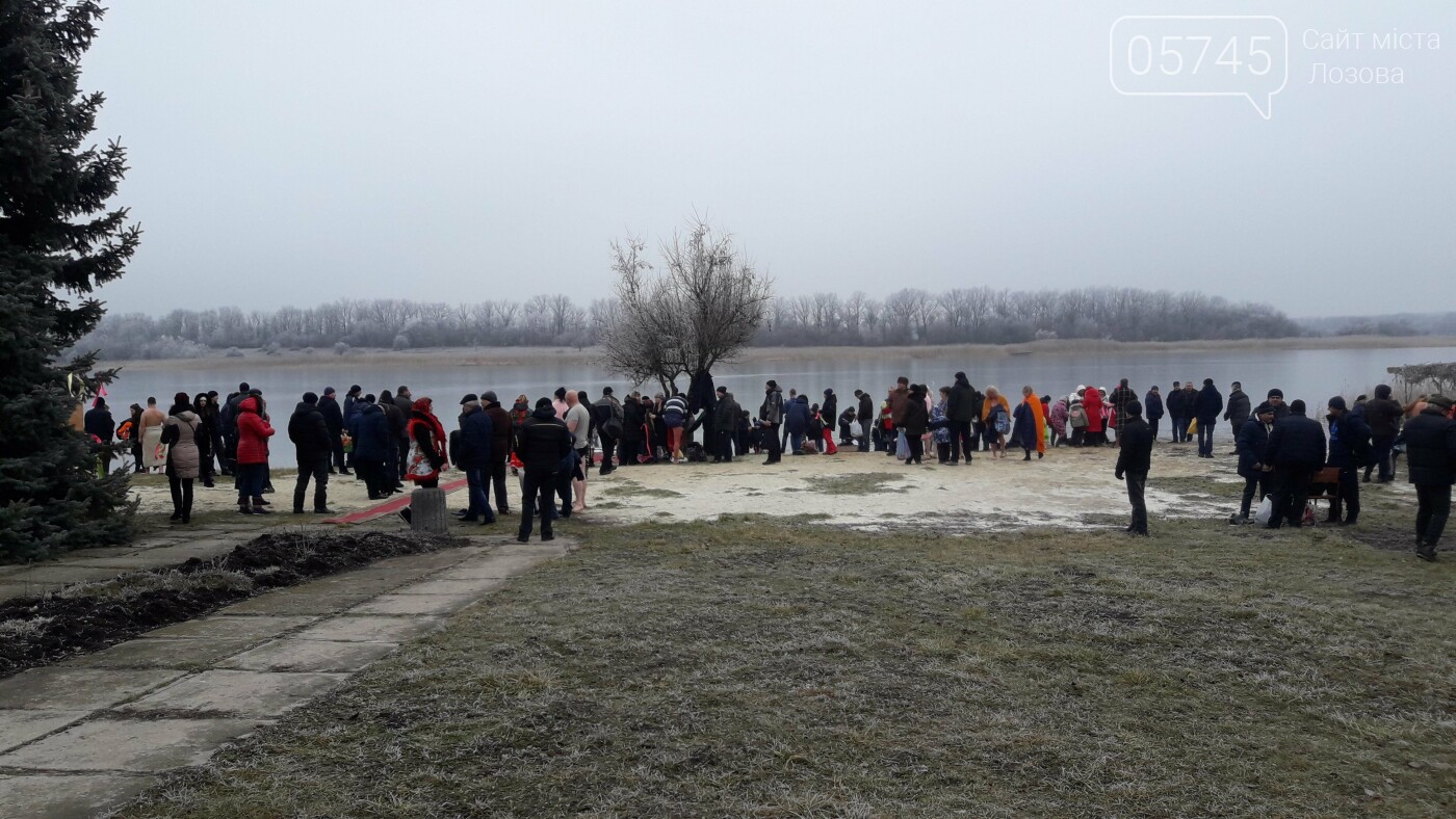 Святили воду и купались: лозовчане отметили праздник Креще..., фото-20 Святили воду и купались: лозовчане отметили праздник Крещения (Фото), фото-20