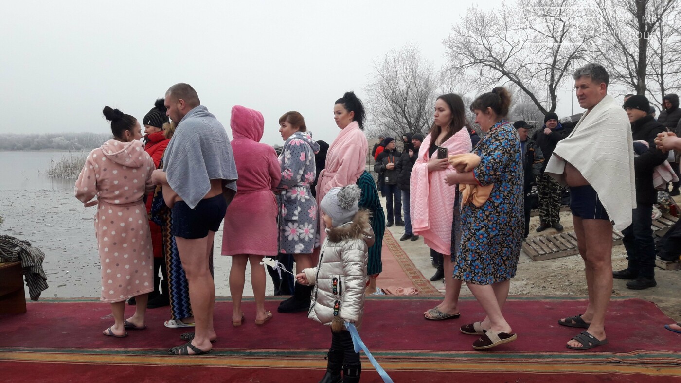Святили воду и купались: лозовчане отметили праздник Креще..., фото-23 Святили воду и купались: лозовчане отметили праздник Крещения (Фото), фото-23