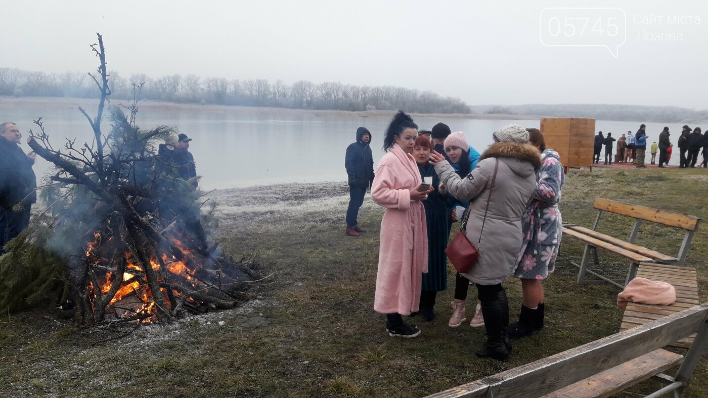 Святили воду и купались: лозовчане отметили праздник Креще..., фото-33 Святили воду и купались: лозовчане отметили праздник Крещения (Фото), фото-33