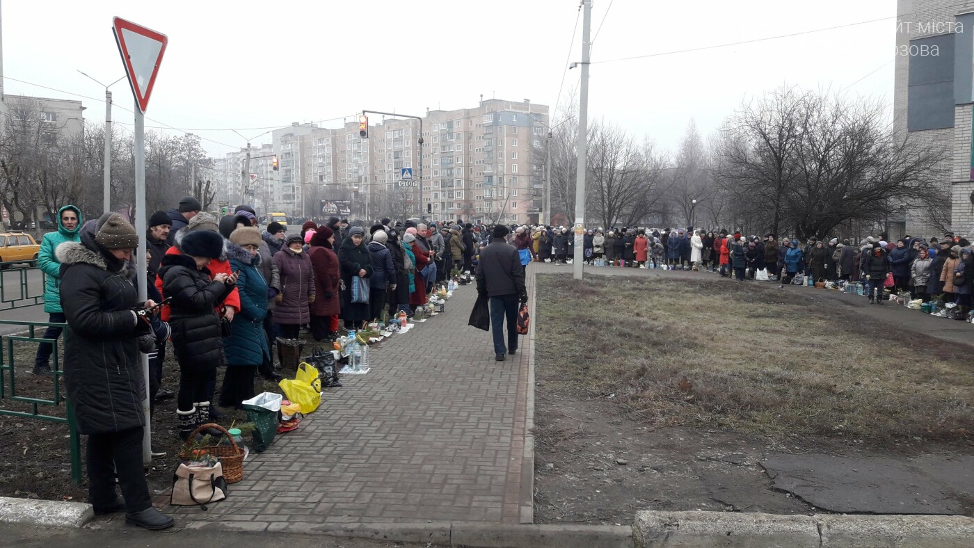 Святили воду и купались: лозовчане отметили праздник Крещен..., фото-1 Святили воду и купались: лозовчане отметили праздник Крещения (Фото), фото-1