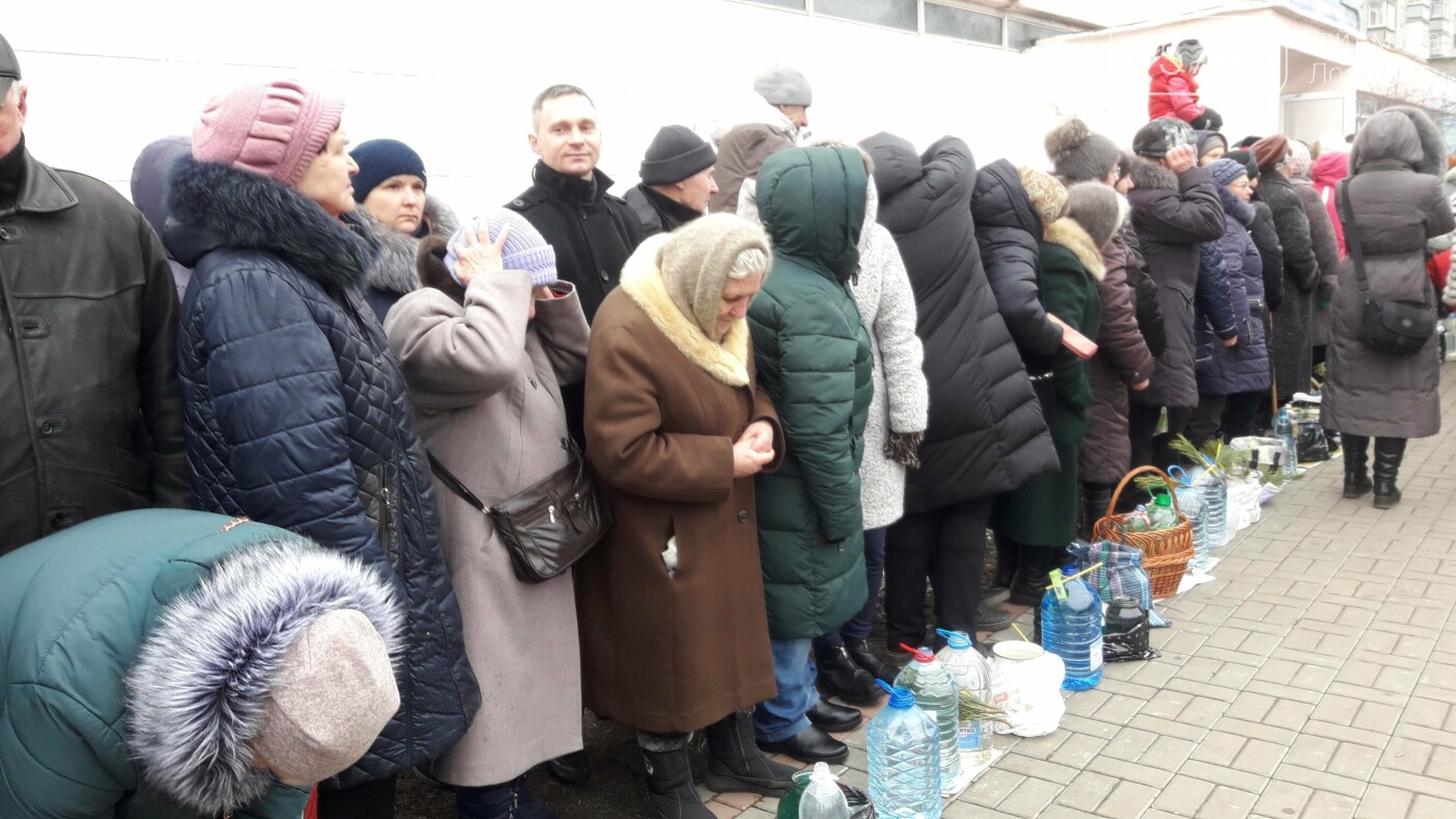 Святили воду и купались: лозовчане отметили праздник Крещен..., фото-2 Святили воду и купались: лозовчане отметили праздник Крещения (Фото), фото-2