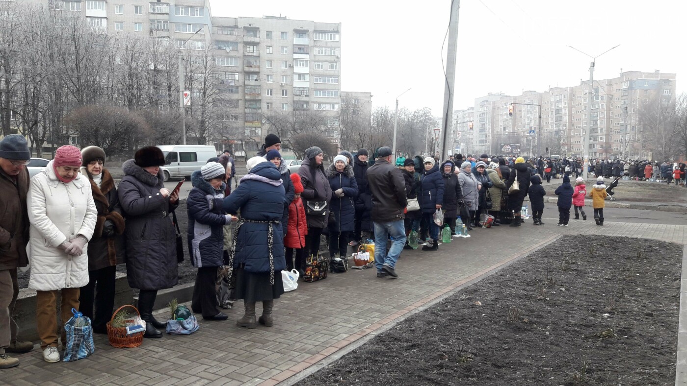Святили воду и купались: лозовчане отметили праздник Крещен..., фото-3 Святили воду и купались: лозовчане отметили праздник Крещения (Фото), фото-3