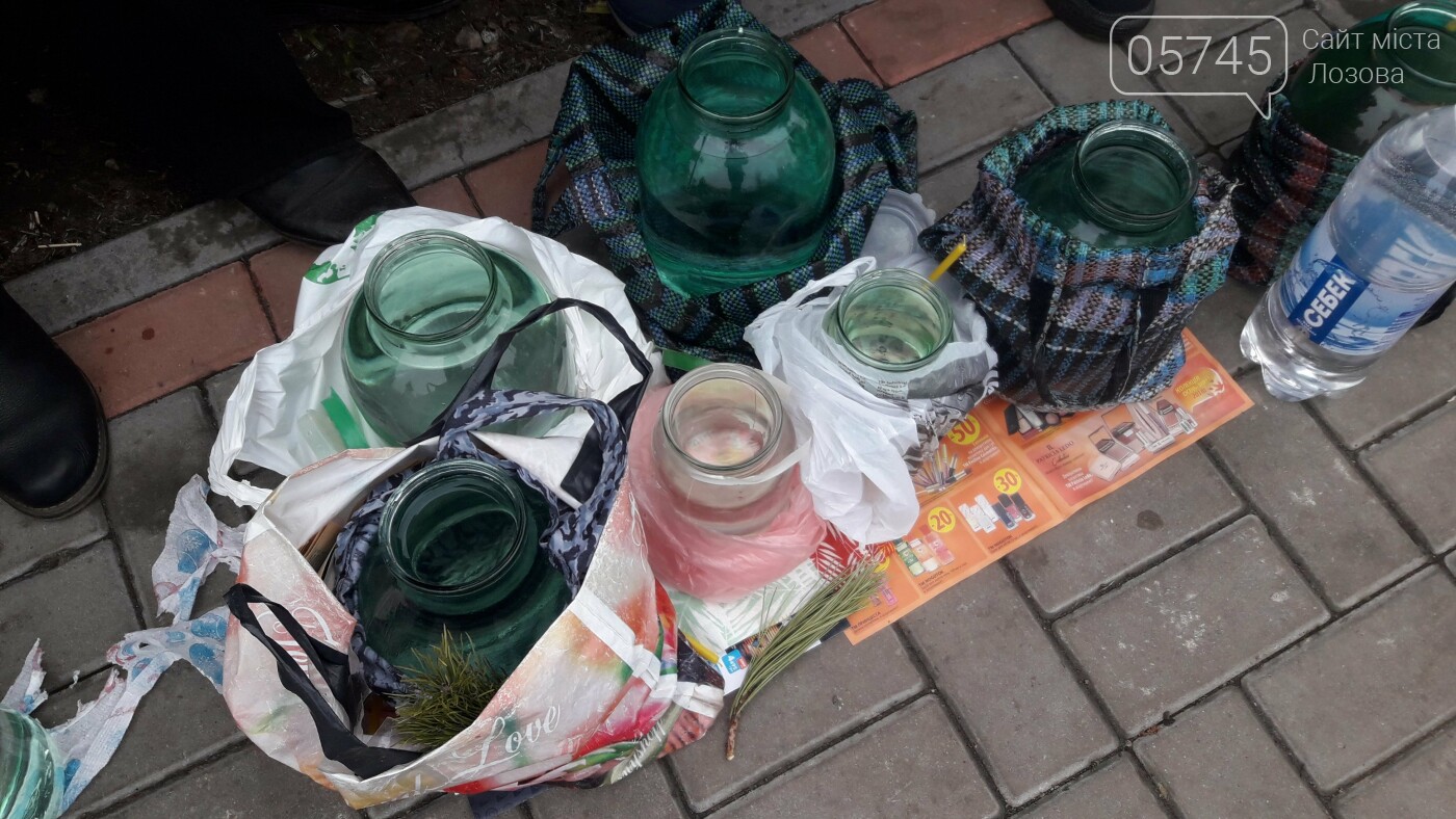 Святили воду и купались: лозовчане отметили праздник Крещен..., фото-4 Святили воду и купались: лозовчане отметили праздник Крещения (Фото), фото-4