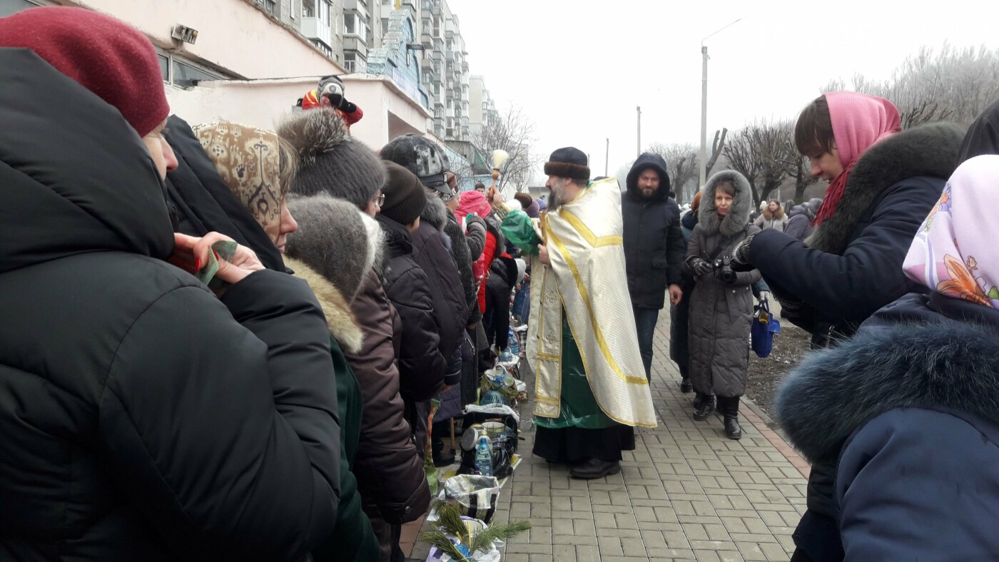 Святили воду и купались: лозовчане отметили праздник Крещен..., фото-7 Святили воду и купались: лозовчане отметили праздник Крещения (Фото), фото-7