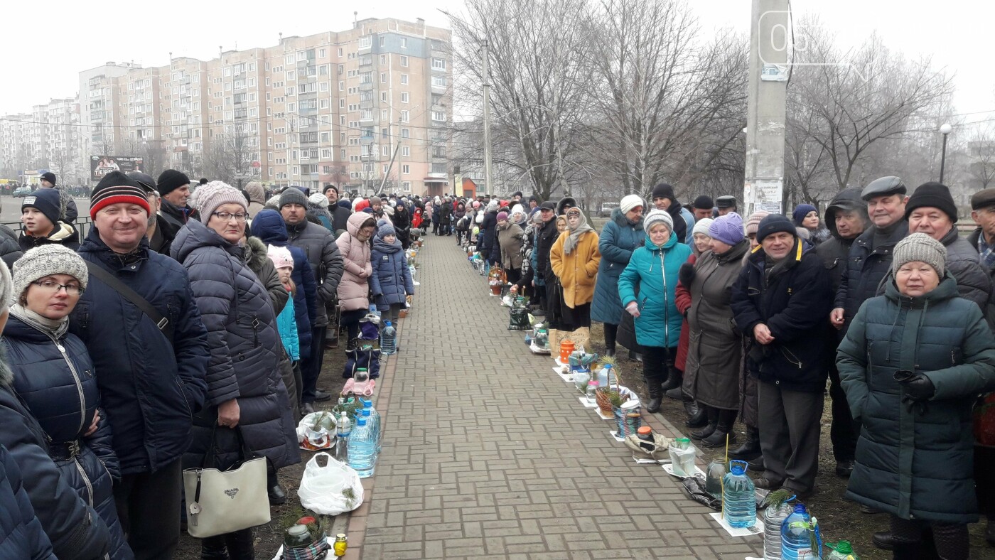 Святили воду и купались: лозовчане отметили праздник Крещен..., фото-8 Святили воду и купались: лозовчане отметили праздник Крещения (Фото), фото-8