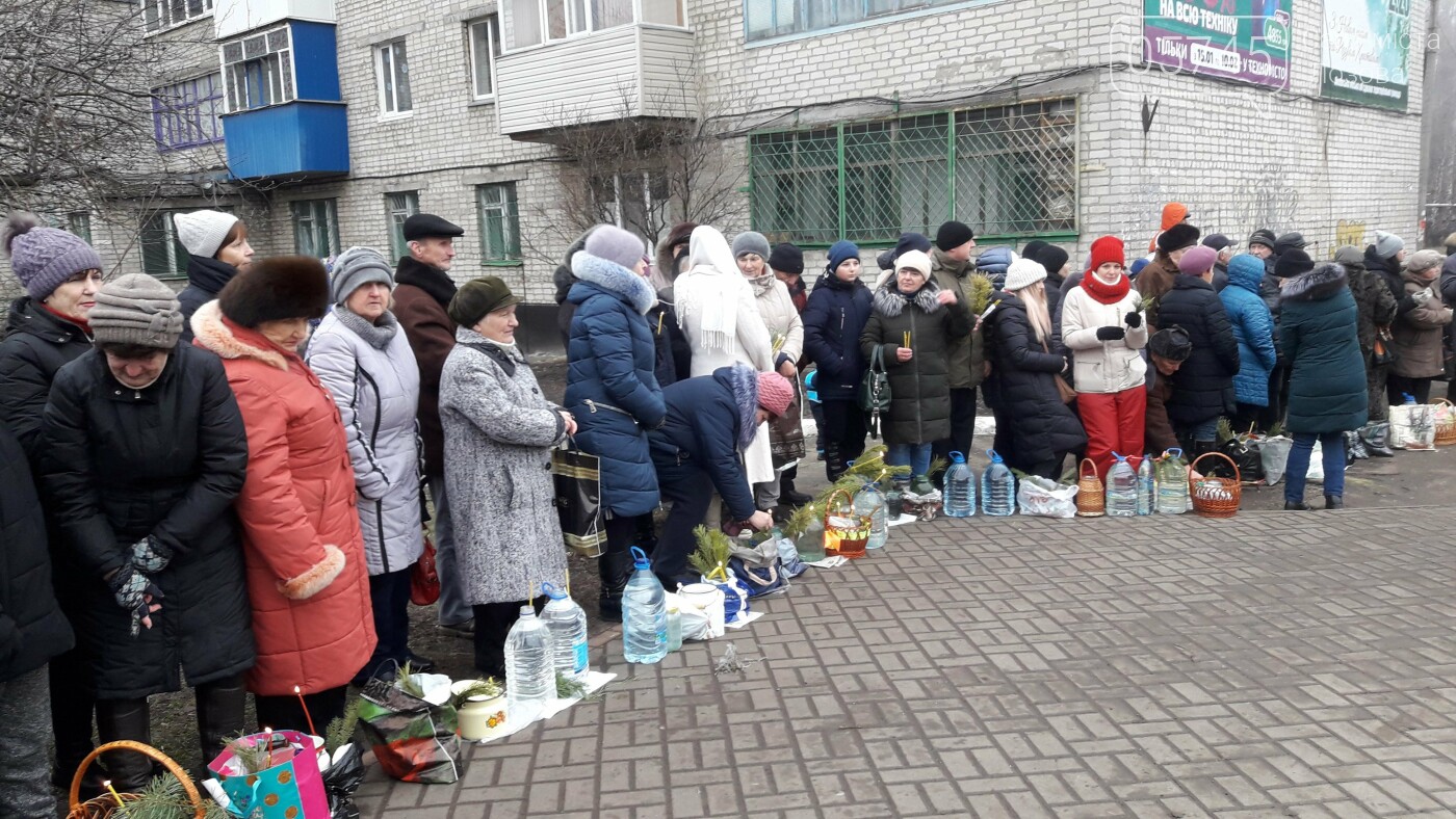 Святили воду и купались: лозовчане отметили праздник Креще..., фото-12 Святили воду и купались: лозовчане отметили праздник Крещения (Фото), фото-12