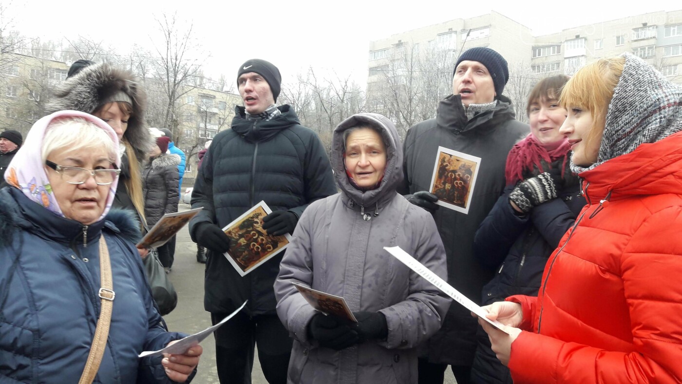 Святили воду и купались: лозовчане отметили праздник Креще..., фото-14 Святили воду и купались: лозовчане отметили праздник Крещения (Фото), фото-14
