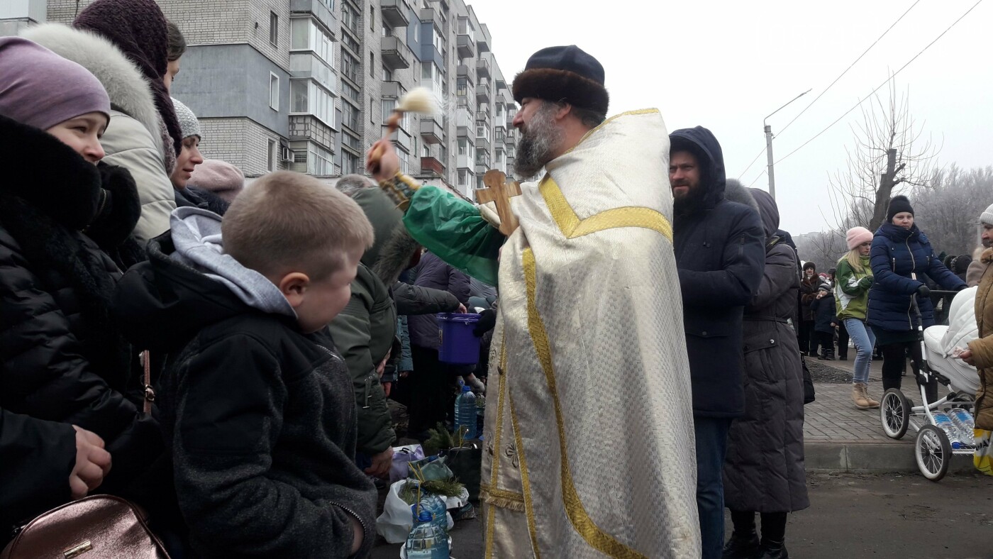 Святили воду и купались: лозовчане отметили праздник Креще..., фото-15 Святили воду и купались: лозовчане отметили праздник Крещения (Фото), фото-15