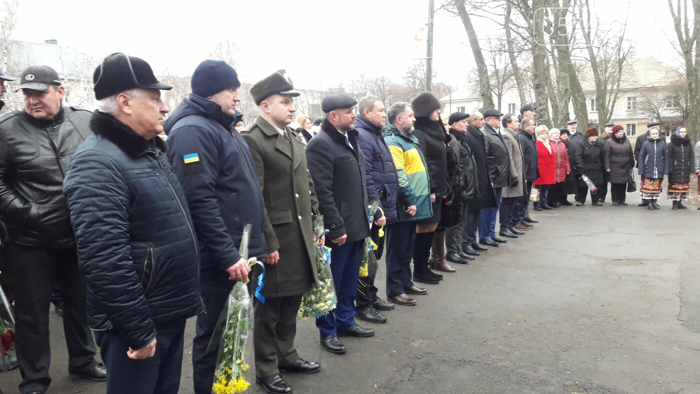 Отметили праздник: в Лозовой на День Соборности возложили ц..., фото-2 Отметили праздник: в Лозовой на День Соборности возложили цветы (Фото), фото-2
