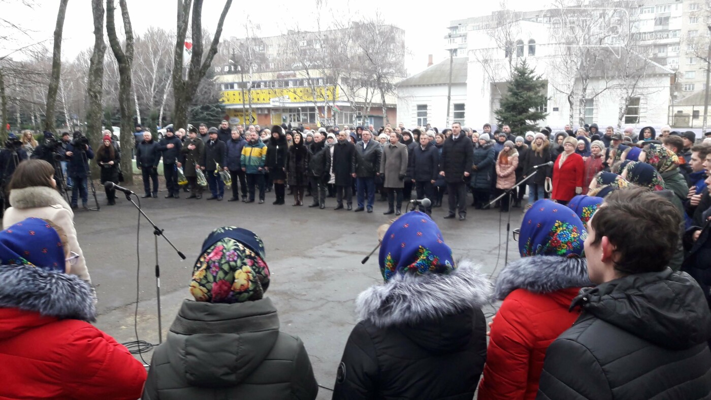Отметили праздник: в Лозовой на День Соборности возложили ц..., фото-4 Отметили праздник: в Лозовой на День Соборности возложили цветы (Фото), фото-4