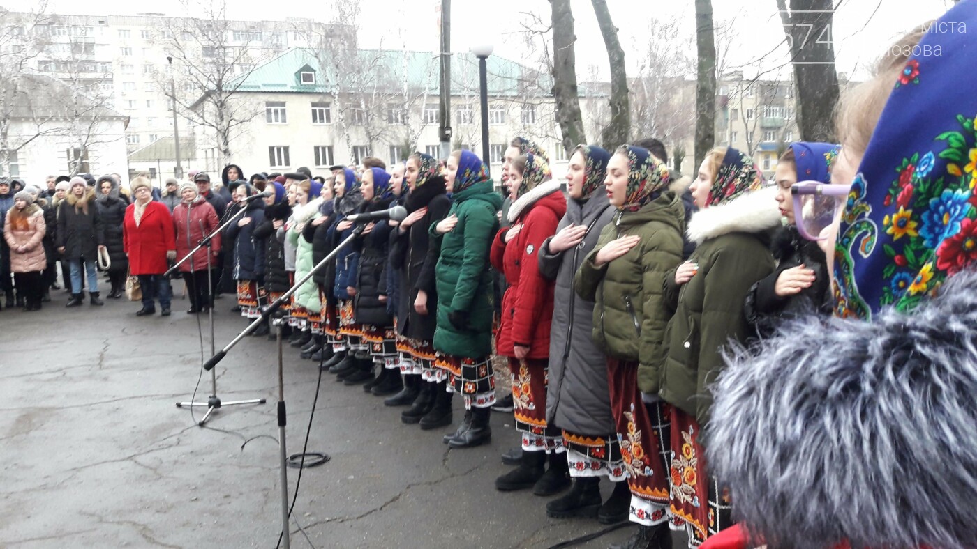 Отметили праздник: в Лозовой на День Соборности возложили ц..., фото-5 Отметили праздник: в Лозовой на День Соборности возложили цветы (Фото), фото-5