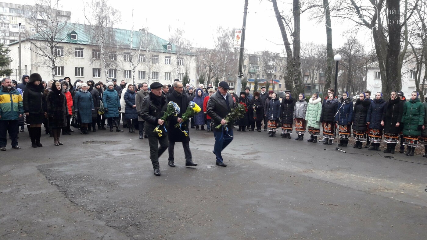 Отметили праздник: в Лозовой на День Соборности возложили ц..., фото-8 Отметили праздник: в Лозовой на День Соборности возложили цветы (Фото), фото-8