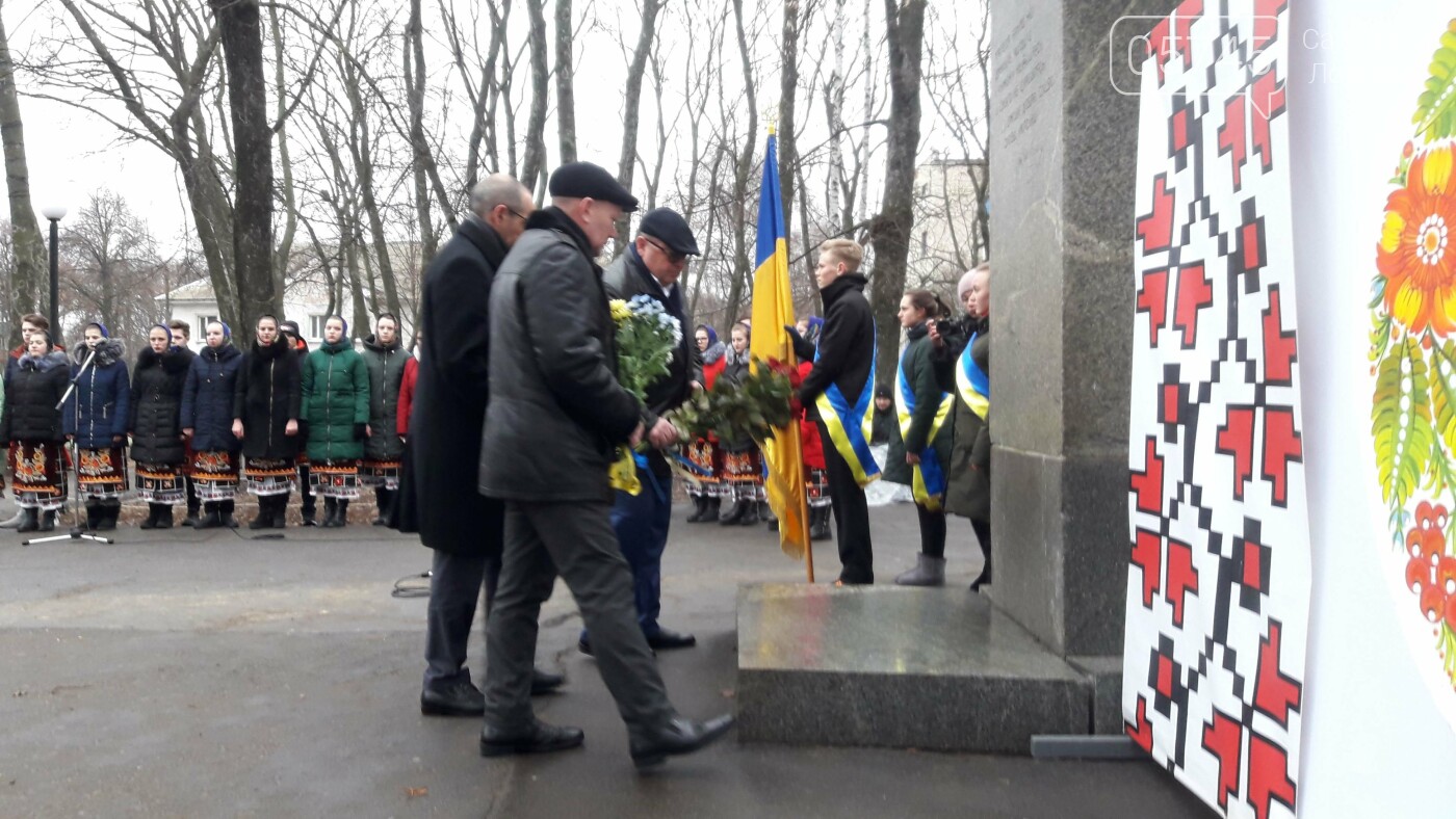 Отметили праздник: в Лозовой на День Соборности возложили ц..., фото-9 Отметили праздник: в Лозовой на День Соборности возложили цветы (Фото), фото-9