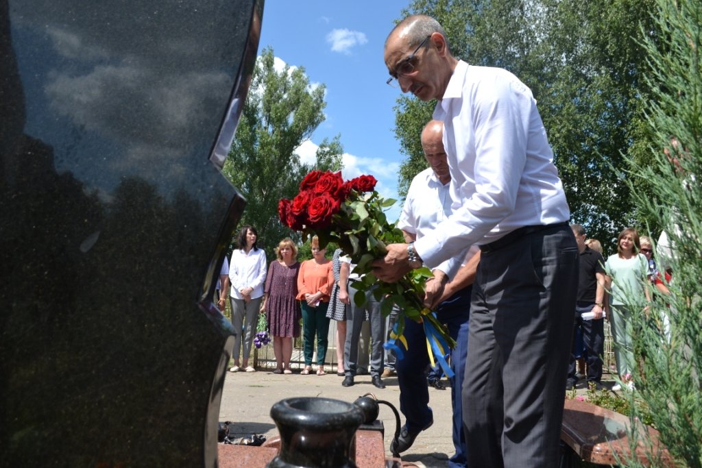 В Лозовой почтили память Героя Украины Александра Лавренко, фото-14 В Лозовой почтили память Героя Украины Александра Лавренко, фото-14
